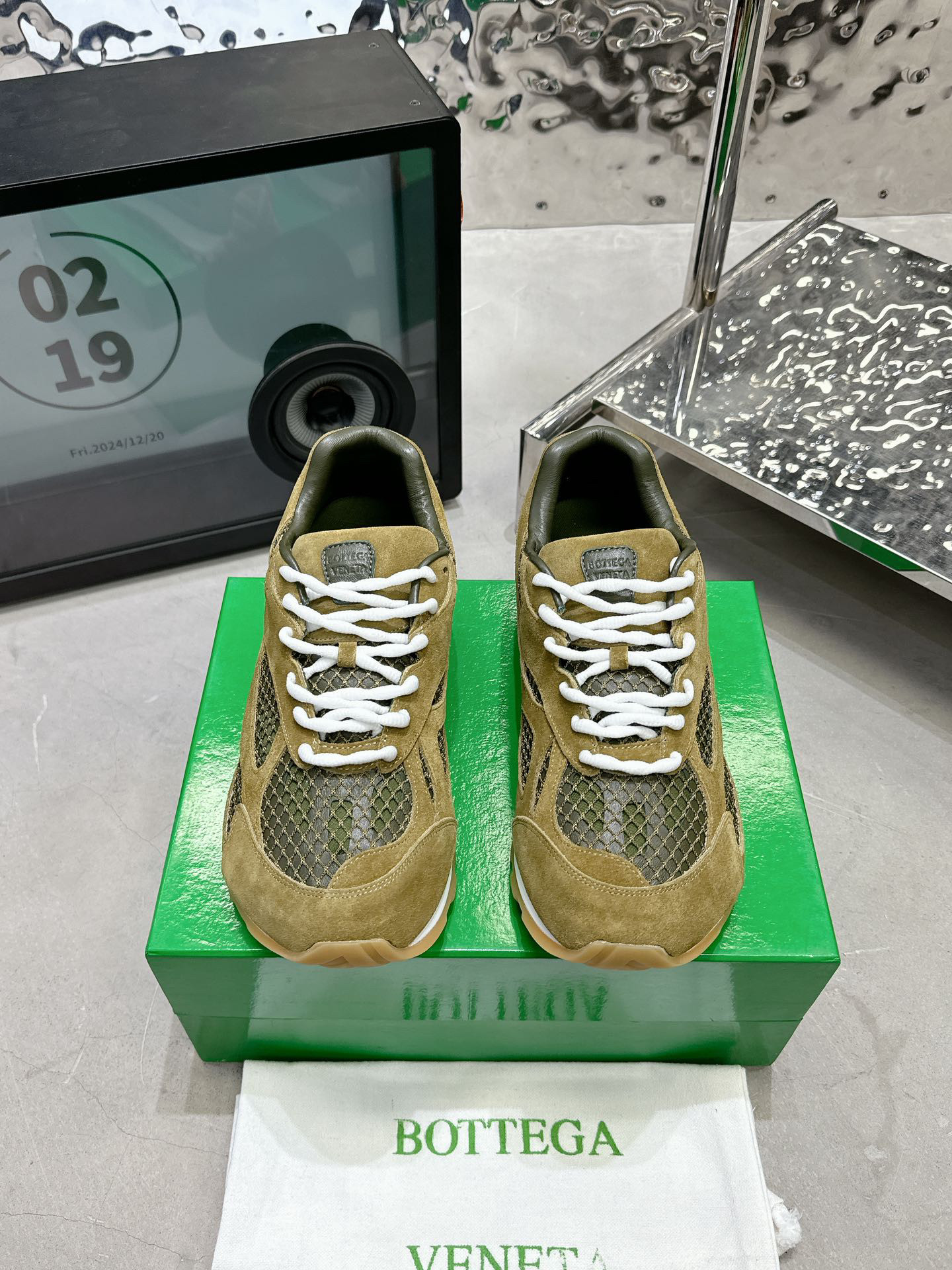 b0tte*a Ven*ta orbit sneaker
