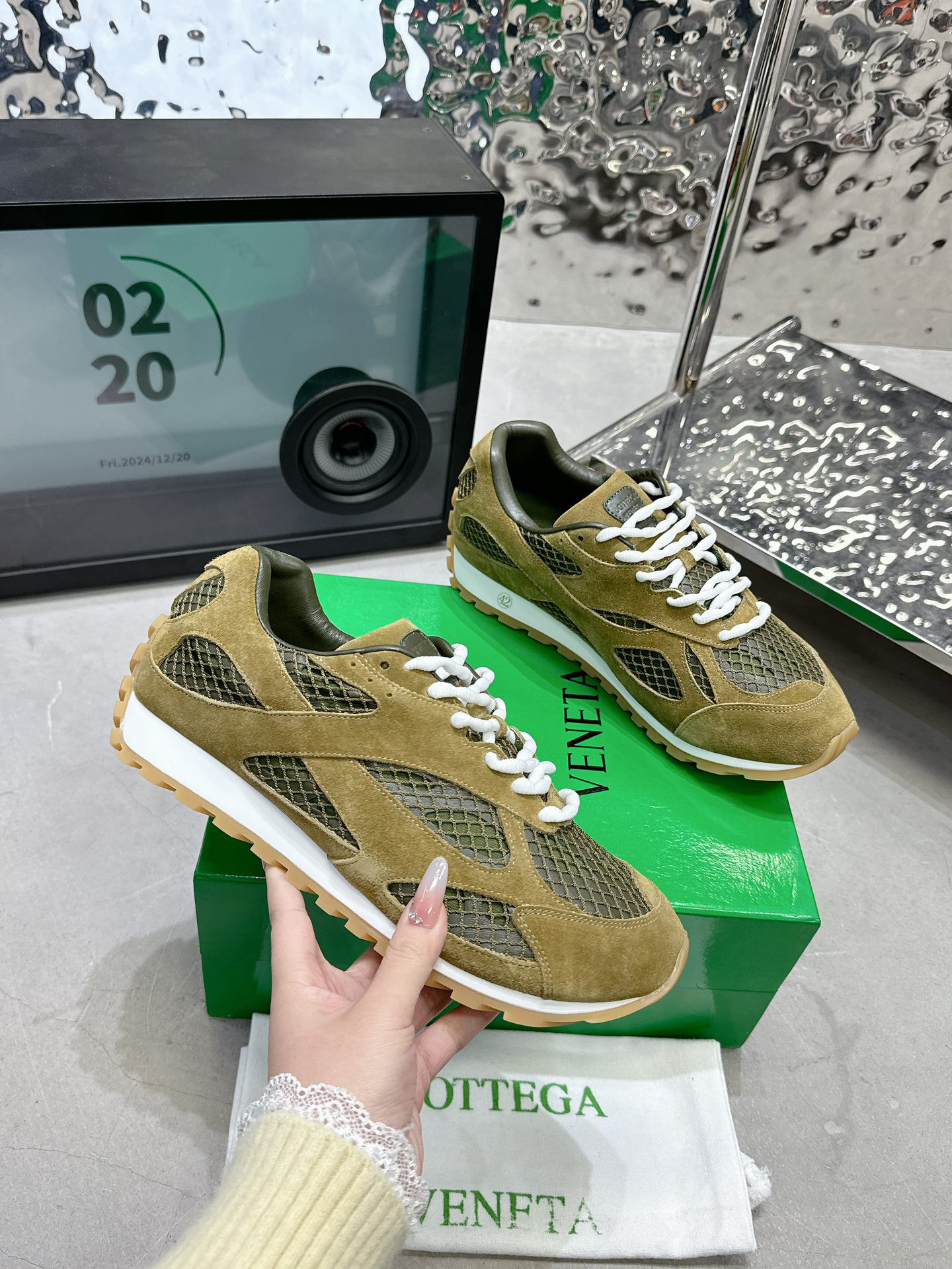 b0tte*a Ven*ta orbit sneaker
