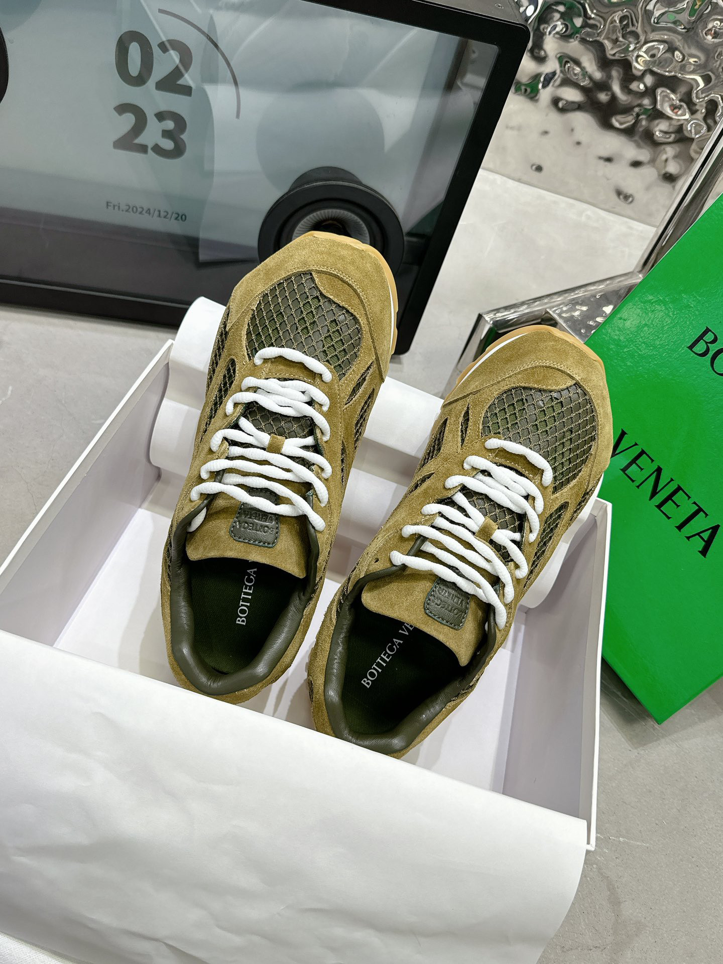 b0tte*a Ven*ta orbit sneaker