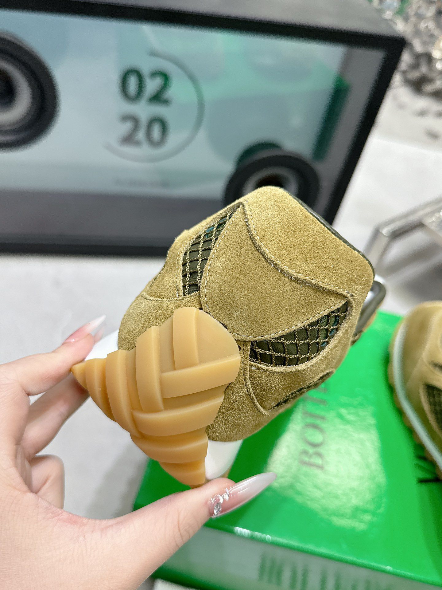 b0tte*a Ven*ta orbit sneaker