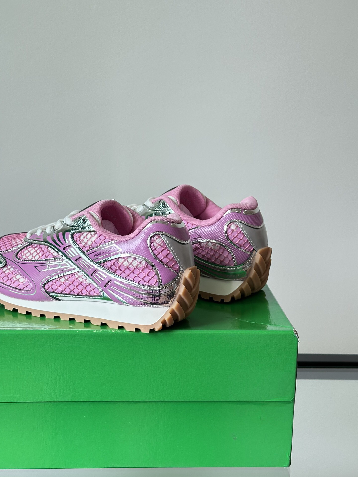 b0tte*a Ven*ta orbit sneaker