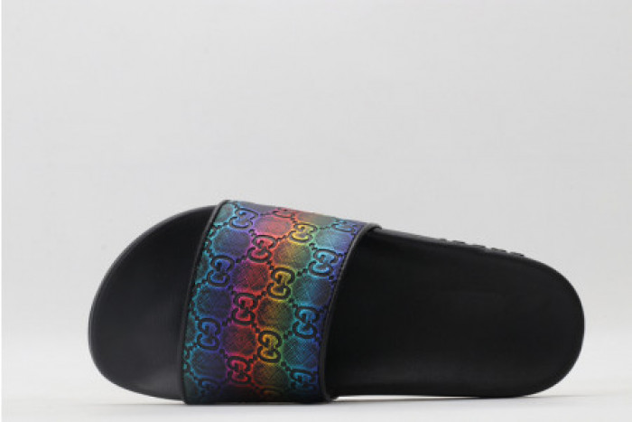 G*u*i slippers