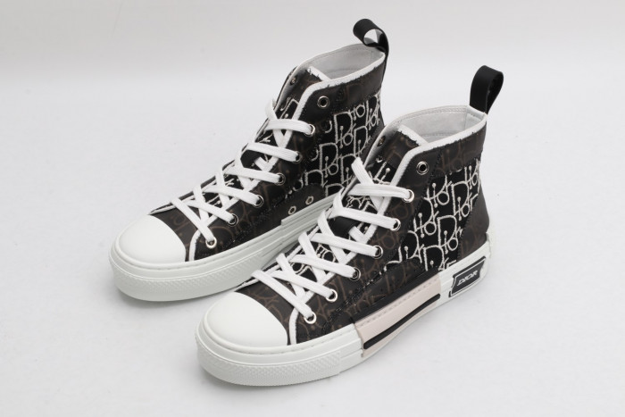 DR B23 Sneakers