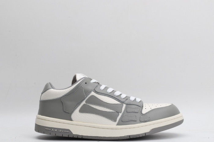 AR1M1 Low-Top Sneaker