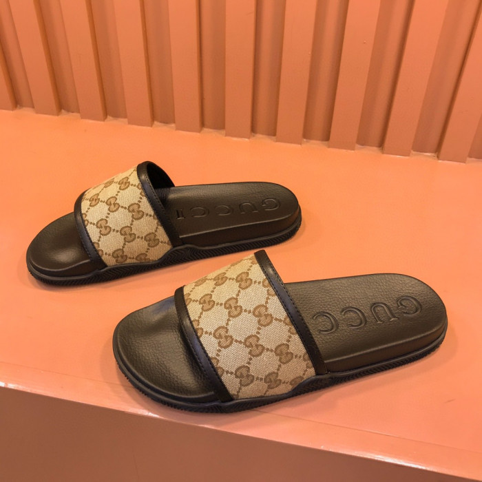 G*u*i slippers