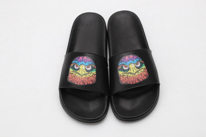 G*u*i slippers