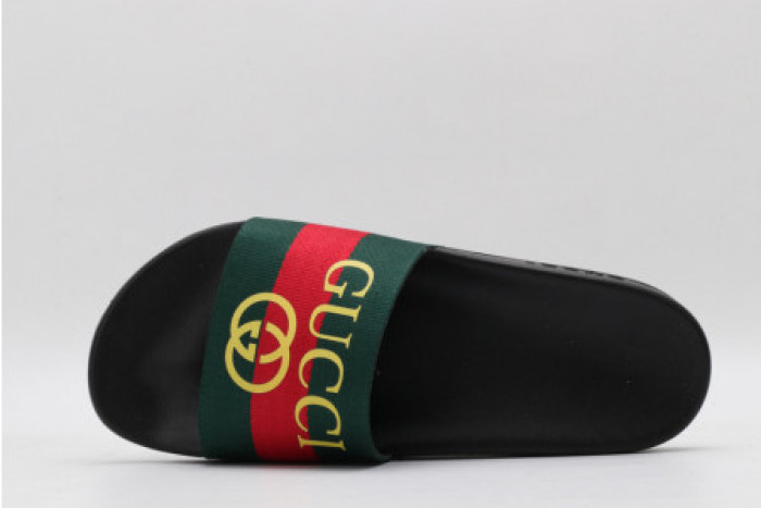 G*u*i slippers